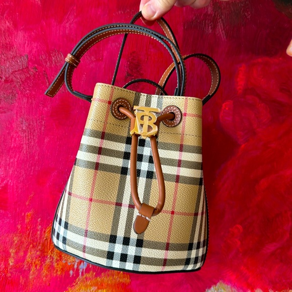 Burberry Handbags - Burberry *NEW* Vintage Check Crossbody Drawstring Bucket Bag
